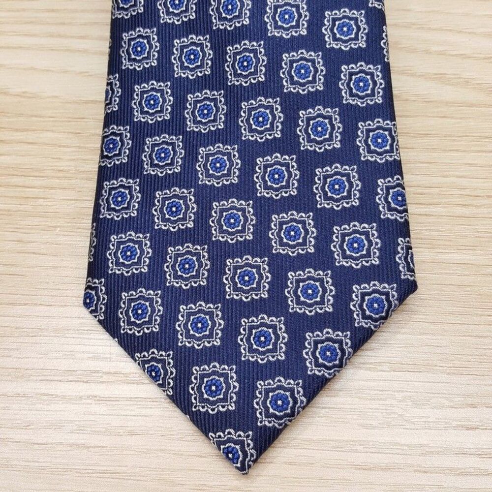 BLOOMINGDALES MENS STORE Neck Tie Navy Blue Medallion 100% Silk Classic Necktie
